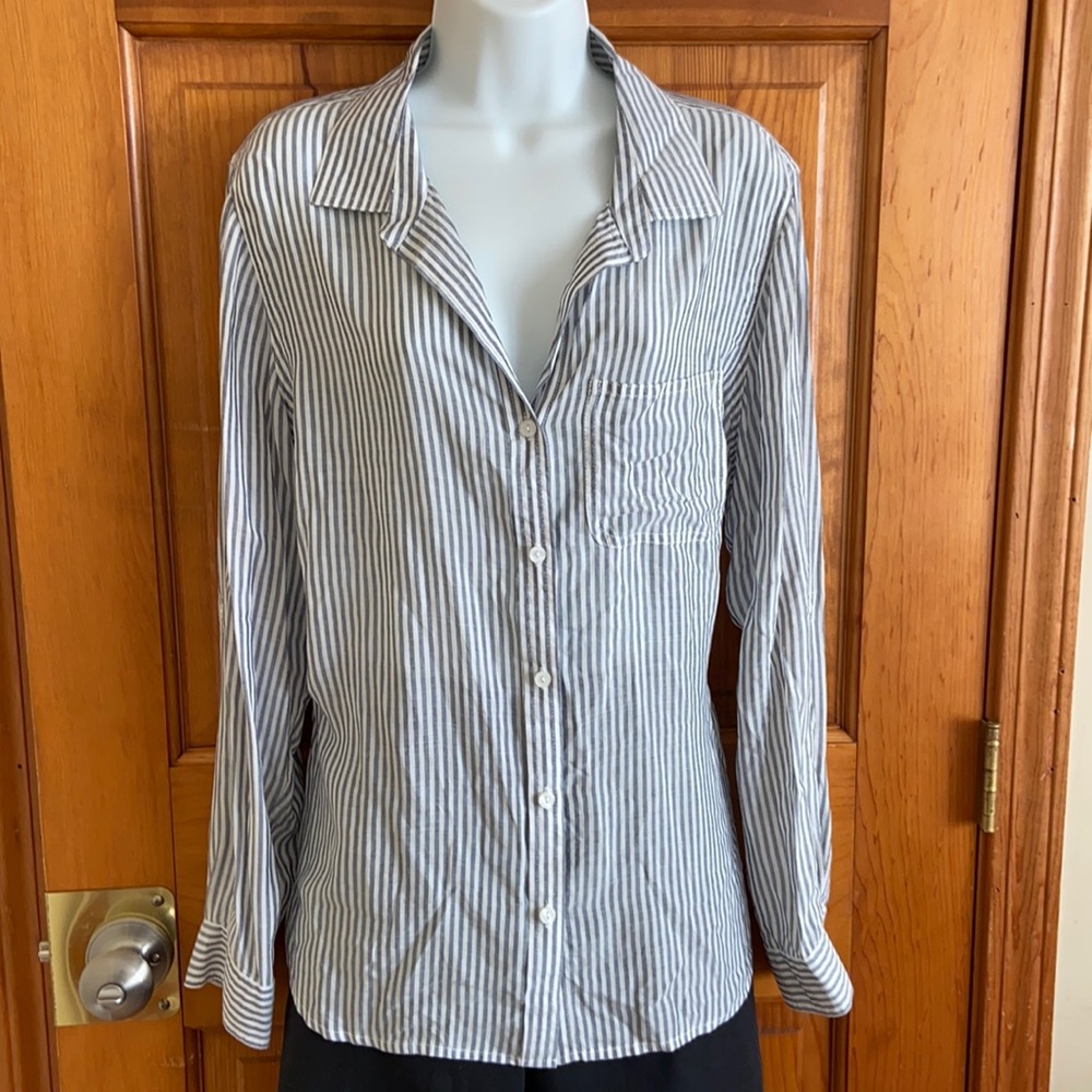 Lightweight blouse button up front sizeXL